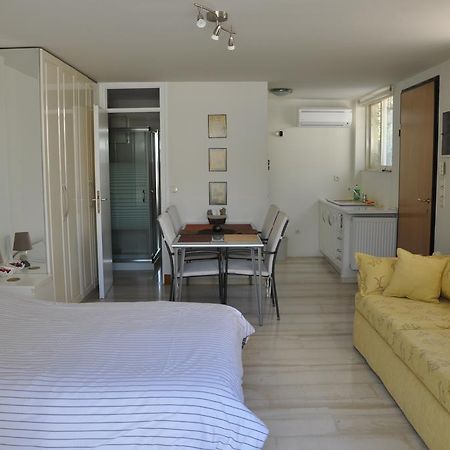 Cosy Studio With Garden / Individual Apartment أثينا المظهر الخارجي الصورة